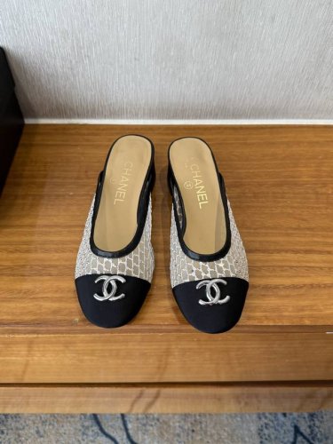 顶级品质 Chanel As25 New Arrival～ 小香春夏新款粗跟包头拖鞋 鞋面：粗尼 网纱珠片+鞋头沙丁布 里衬：羊皮内里 垫脚 鞋底：真皮大底 S