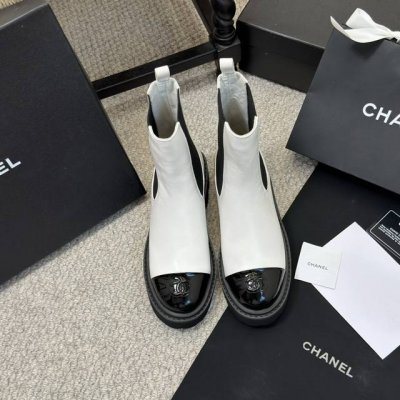 Chanel香奈儿 4B秋冬短靴 马丁靴 顶级版本 经典拼色完美搭配！ 真的超级有个性，是这款鞋子最大的亮点，醒目而不浮夸的设计，超日常超酷，无论搭配裤子卫衣或
