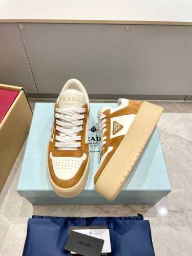 Prada 25年普拉达新款厚底鞋 好穿、百搭没得话说 鞋面甄选进口牛皮材质，内里羊皮！小个子的福音增高5cm、非常的轻和舒适 视觉感拉满上脚秒变长腿的节奏 一