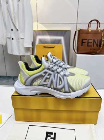 出厂 2024 fendi 最新款休闲运动男鞋，白色高科技网面材质，轻盈柔韧橡胶跑步鞋。 四个颜色任你挑，喜欢的欢迎下单过来 码数40-46 - 点击图像关闭