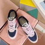 顶级版本：女款 MiuMiu缪缪 最新走秀款 拼色 休闲 运动鞋 德训鞋 阿甘鞋 原版购入开发 做货 这款运动鞋引起关注，Miu Miu 与 New Balan