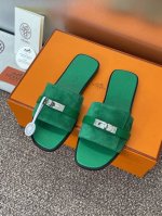 工厂p价p 平底 粗跟 爱马仕 Hermes 春夏经典款 Giulia 粗跟拼色女鞋 H家 平底Kelly五金扣圆头露趾凉拖鞋 材质 进口羊猄皮 小牛皮+水染牛