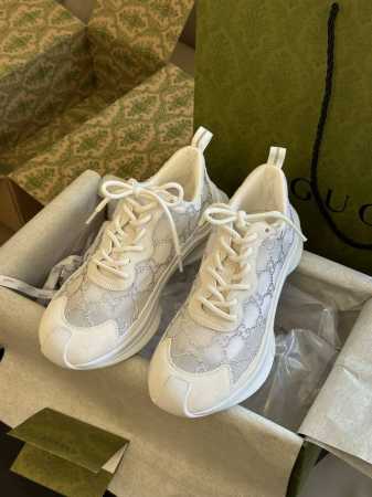 顶级版本 Gucci run 水晶鞋 麂皮与水钻网纱材质的碰撞，每一次脚步都是自由的呼吸，Blingbling 水晶工艺，设计满足夏日灵动幻想 专业跑鞋低，轻盈 - 点击图像关闭
