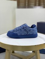 工厂价 过几天出货 顶级版本 迪奥Dior Chrono 高版本运动跑步鞋 2025新品，以白色和黑色网眼织物搭配皮革效果镶片，两侧饰以电脑打印 CD 标志、鞋