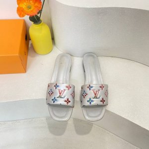 橙子出厂价p louis Vuitton 路易威登 夏季新款 Lv彩色压纹方头平底拖鞋 休闲凉拖 码数 34-42