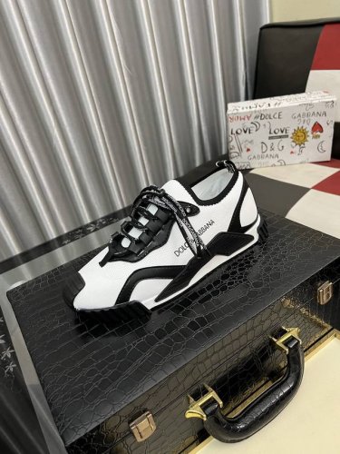 出厂价pp： Dolce&Gabbanadg男士运动休闲鞋。顶级专柜原单货。 原版进口牛皮 多种材质拼接设计进口牛皮内里 牛皮垫脚原版Tpr弹力大底。 Size