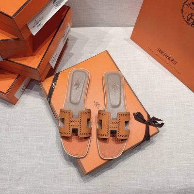 2020全新改版 Hermès 包装升级，版型做工材料升级。 Hermes市场最高版本纯手工鞋 顶级产品爱马仕拖鞋 经典之最，真正的手工鞋，连针线走线数量都和原