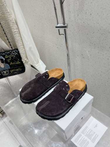 Maisonmargiela 马吉拉 Mm6 勃肯拖鞋 不容错过的时尚单品 简单又有格调的美 跑量扛把子，分趾必入单品 时尚减龄神器 随性率真的感脚简单高级的设