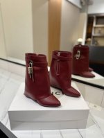专柜正品级定制版本 GIVENCHY0 新款高跟长靴，市面最高版本 纪梵希 锁扣 风靡整个时尚圈 原版开发鞋型超级正 最高还原度鞋型 包裹性非常好 显瘦 显高级