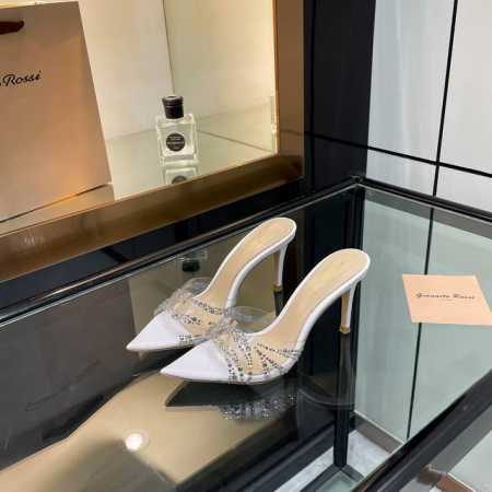 gianvito rossi 2025新款拖鞋原版开发顶级版本代购品质这双尖头高跟漆皮胶片烫施华洛奇钻拖鞋，简直是奢华与时尚的完美结晶！尖头设计优雅至极，尽显女 - 点击图像关闭