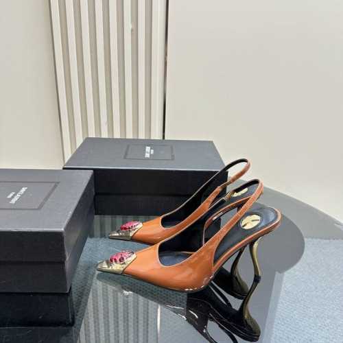 YSL 圣罗兰 SS2024新品 金属头大宝石优雅大气高跟 各种小裙子搭配起来 完全不挑脚型哦 通透的闪钻在光线的照耀下呈现幻彩 真的美的过分 上脚显白的让人上