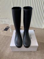 Celine 思琳 必入骑士雨靴 真是一双绝绝子雨靴，软乎乎的论搭配这就是 Ins 博主人手一双的潮流单品！日常搭配非常高级！四季通勤逛街雨季都非常ok 独家定