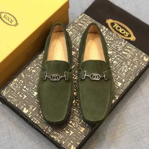 Tods 男士豆豆鞋 专柜同步新款 高端品质 磨砂皮杏色牛里.原版包装。军绿色，尺码38-45。 正常皮鞋码，按平时皮鞋码拍，运动鞋穿40就拍39 。。。