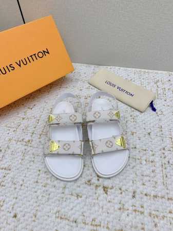 出厂 高版本 Louis Vuitton 路易威登 最新时尚休闲半凉鞋～代购级当季最新潮品 众多博主纷纷种草，入购原版开模定制 镂空组合设计与应用语言学硕士专业 - 点击图像关闭