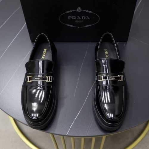 出厂价pp： 品牌：普拉达prada 标准码：男码38-44 45可以定做 等级：官网同款 原单品质 材料：原版牛皮面 舒适内里 原版大底 款式类别：男士时尚休