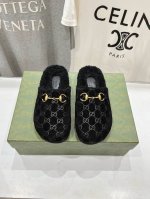 高版本出厂 Gucci* 古驰2024ss秋冬新款居家毛拖 羊羔毛的拖鞋真的是太好穿了 这款最新系列以基本廓形和标志性细节为特色。采用品牌代表材质 GG 反绒牛