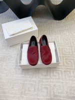 出厂价 The Row 圆头一脚蹬乐福鞋平底单鞋。法式优雅气质在线、高级又时髦，可盐可甜，文艺又气质！四季可穿的单品，挂扣设计，好穿又好看，风魔全球经典著作，柔