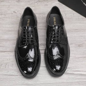 商品商标：prada 普拉达 商务皮鞋 正码码数: 38-44 45订制 商品材料：精选 进口头层开边珠牛皮鞋面，进口水染牛皮内里。强烈立体视觉效果，原版大底