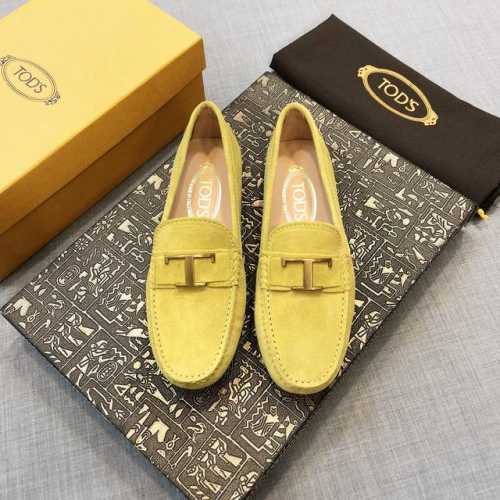Tods 经典豆豆鞋女鞋 官网同步 鞋面进口磨砂皮水染牛皮里 上脚舒适 高端细节做工。 蛋黄色，尺码35-40。。。