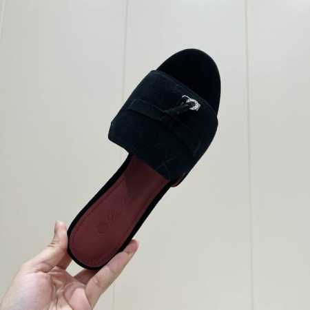 出厂:340独家顶级版本 Lor*Pian*25Vs春夏爆凉拖系列 复古平底凉拖 复古女巫平底鞋 极简主义风格，复古又级！ 简约又大气，属于非常耐看的款式！高级 - 点击图像关闭