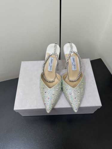Jimmy Choo｜周仰杰新款水钻链条尖头高跟鞋单鞋 Jc家永恒经典之作 简约设计 满满的少女风 既摩登又复古的味道 非常的简连衣裙还是牛仔裤 它都能成为点睛