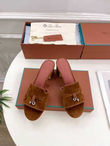 Loro Piana 乐悠翩雅 代购级别2025春夏新品 Summer Charms 经典金属吊坠羊猄面拖鞋 LP是意大利顶级奢侈品牌 低调奢华 设计都是一贯纯