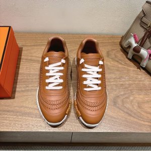 herme S Ss25 New Arrival～ 专柜大热情侣款，H家配货首选鞋履！ 是爱马仕经典款 每一季都会出很多颜色 绝对是最值得买的配货之一 有遇到的