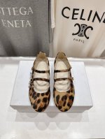 高版本出厂 Celine*赛琳2025Ss新款玛丽珍平底乐福鞋单鞋 网红爆款来袭！各大网红抢先体验、Celine网红Ins种草神器、非常复古风、气场十足单品、设