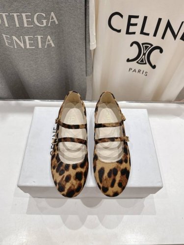 高版本出厂 Celine*赛琳2025Ss新款玛丽珍平底乐福鞋单鞋 网红爆款来袭！各大网红抢先体验、Celine网红Ins种草神器、非常复古风、气场十足单品、设