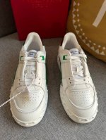 VALENTINO系列 情侣款 休闲运动鞋 CD 滑板鞋 原版1:1开发， 这款 运动鞋是二零二四春季情侣装系列新品，，成为 VALENTINO经典单品。采用灰