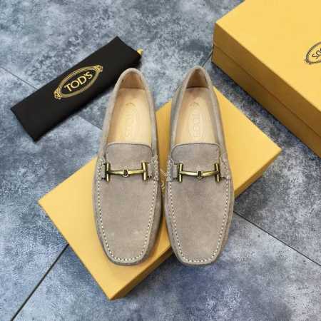 Tods 男士豆豆鞋 专柜同步新款 高端品质 磨砂皮杏色牛里.原版包装。尺码38-45。 - 点击图像关闭