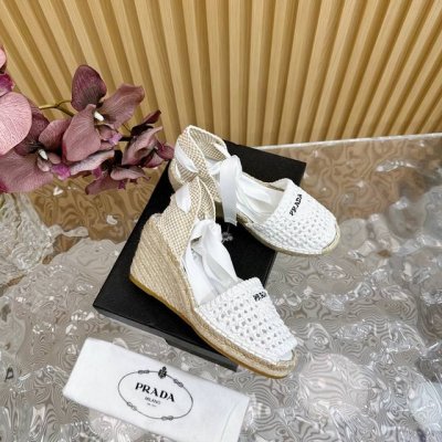 工厂p价 女装女鞋 运动原单 prada 普拉达 年早春新款 鱼嘴 草编渔夫鞋 这款草编鞋配有草编内底 经柔软的羊皮面料 材质重释的版型饰以刺绣刻字徽标 呈现传