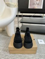 UGG秋冬新款冬季雪地靴，厚底增高加绒保暖一脚蹬棉鞋。特显腿长。 面料，牛磨砂 内里，羊皮毛一体 原板组合大底 码数：35-40#