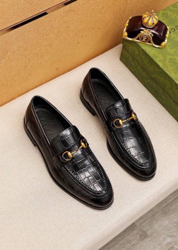 商品商标：Gucci 古驰 休闲皮鞋 正码码数: 38-44 45订制 商品材料：精选 进口头层小牛皮压花鞋面+奢华五金扣，进口水染牛皮内里。强烈立体视觉效果，