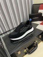 出厂价Pp： 阿玛尼Armani* 最新爆款休闲鞋，顶端品牌 奢侈～代购，顶级～质量。 鞋面選用进口透气牛皮搭配材质透气羊皮垫脚 精细做工。原版个性时尚柔软橡膠