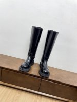 顶级版本 DIOR迪奥2024秋冬走秀新款不过膝骑士靴 今年最值得入手的靴子 没有之一！超多网红明星上脚.DIOR迪奥今年秋冬确实泰酷辣 秋冬限定款 专柜非常难