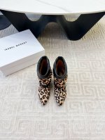 出厂价 isabelmarant伊莎贝尔金属扣件配饰走秀款平底时装靴 慵懒法欧风，飒爆了 自然舒适洒脱时髦精最爱对版进口高丝光牛反绒 牛皮面料，水染牛里，意大利