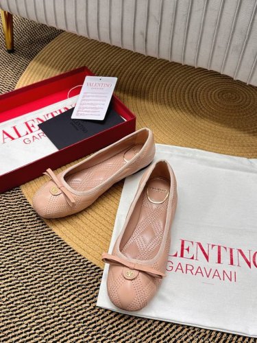 顶级版-真皮底Valentino Garavani Vlogo Cut-Out 25早春菱格经典百搭爆款芭蕾舞女鞋 专柜最新系列 最高版本 细节完美 非常亮眼的