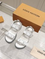 女款 Lv Archlight Sporty2025新款拱桥底魔术贴凉鞋！ 春夏秀场洋溢的骑行风潮，超大波浪形外底延续经典Lv Archlight系列精髓！外底
