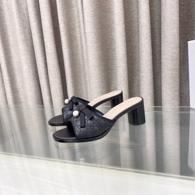 dior 迪奥2025春夏新款Ballet系列圆柱跟电绣藤格纹蝴蝶结珍珠女鞋 Cd明星同款鱼嘴露趾高跟圆头一字拖凉鞋 材质 鞋面进口全粒面小牛皮+水染羊皮内里垫