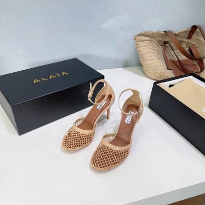 高品质出厂 ！小众潮牌Alaia 24 春夏走秀款高跟中空网面高跟凉鞋！ 兜兜转转还得是Alaia 极致的舒适和百搭 章小蕙同款 甜酷芭蕾风 人气超高的一款夏季