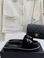 厂价 Chane*｜小香25C春夏新品度假 厚底链条双C拖鞋 这一季度假凉拖系列真的超美！ 搭配链条双C五金装饰 简约百搭 上脚超级美的 怎么看怎么好看 Go