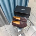 Chanel 24K秋冬新款乐福鞋 新款双C经典 上脚很舒服诶 美拉德棕色还是很适合秋冬的～ 鞋面麂皮 牛皮 内里羊皮 真皮大底 Size:35-39 其他码数