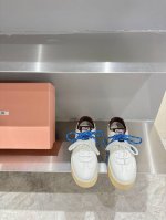 miumi*24ss新款 火爆款脏脏鞋 小白鞋 今年主推款 复古做旧时尚 简约高级 随意搭配 上脚非常舒适，年度必入款！ 鞋面原版牛皮，内里丝绸牛皮里 ，原版大