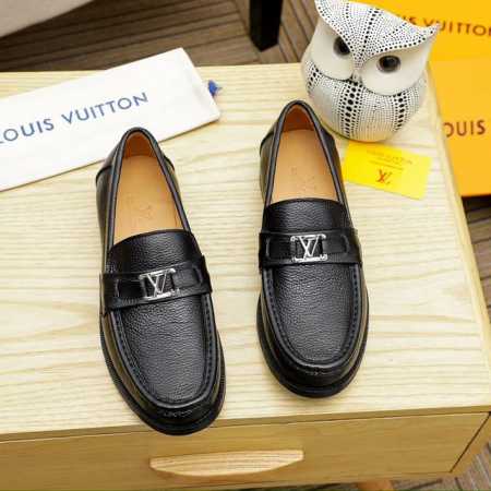 工厂价 Louis Vuitton 里 路易威登 新款男士休闲商务皮鞋官网原版复制，鞋面采用进口官网1:1材料制作意大利牛皮面，水染内里绝非一般的工艺制造，大厂 - 点击图像关闭