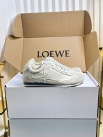 女 男400Loewe 罗意威情侣款 运动鞋 德训鞋 阿甘鞋 2025专柜走秀同步新配色德训鞋复古潮流 4色小扣饰点缀 休闲小白鞋 原版开发 做货 罗意威最新款