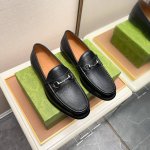 工厂p价 Gucci 古奇 里 爆款豆豆鞋顶端品牌奢侈 顶级 质量 最新時尚豆豆鞋 ..鞋面選用原版头层牛皮制造. 全头层水染皮内里 原版个性时尚柔软橡膠耐磨防