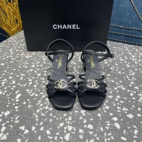 chane*小香新款蝴蝶结玛丽珍粗跟凉鞋 拥有美好 穿出自己的风格和态度！谁能拒绝这样的快乐鞋~ ①鞋面：羊皮 ②内里：羊皮内里 ③大底：真皮大底 ④跟高：中跟