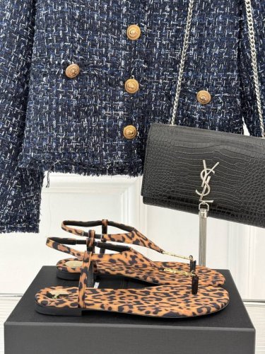 厂价 saint Laurent 圣罗兰25Ss 春夏新品夹脚凉鞋 精致时髦精必备单品 鞋面采用原版定制材质 内里踮脚混种羊皮 意大利进口真皮大底 size 3