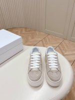 皮里 毛里 Dior迪奥2024新款松糕鞋厚底休闲鞋 这款Dior Star运动鞋延续经久不衰的轮廓，采用牛皮革精心制作，所以上脚会特别的舒服哦 饰以同色调绒面